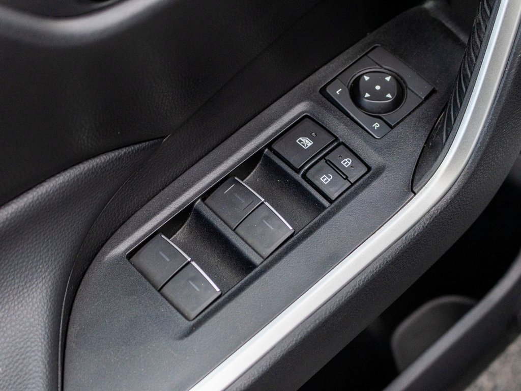 2023 Toyota RAV4 Hybride XLE AWD **JAMAIS ACCIDENTÉ+TOIT+CARPLAY+MAG** in Saint-Jérôme, Quebec - 30 - w1024h768px