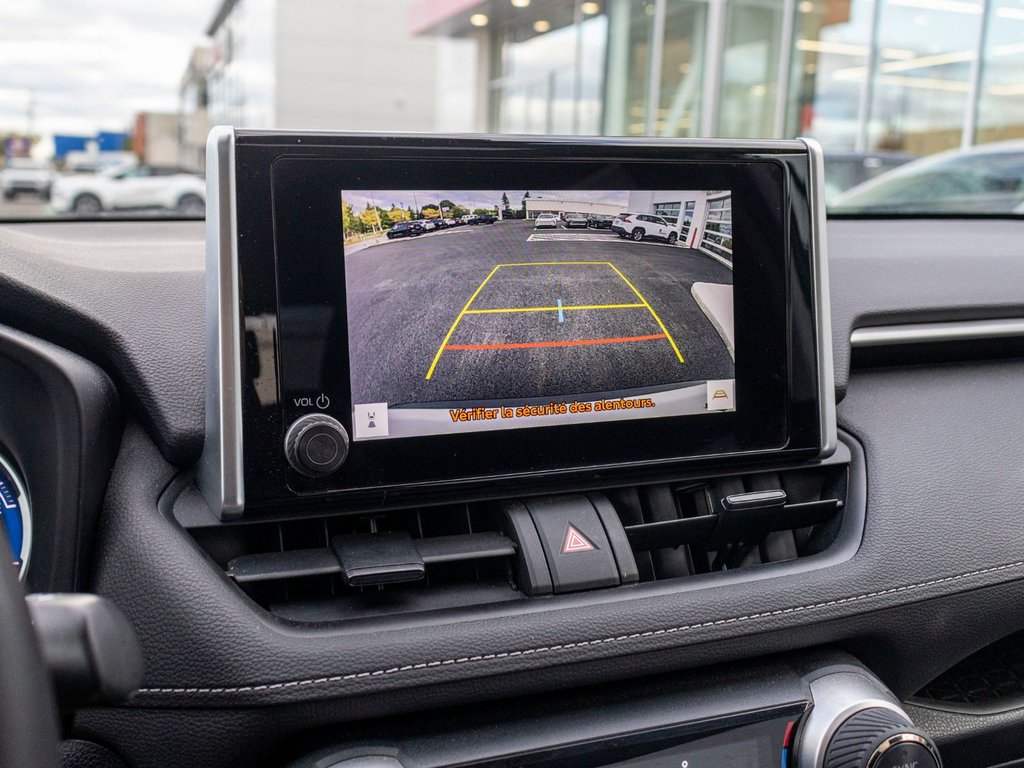 2023 Toyota RAV4 Hybride XLE AWD **TOIT+MAG+CAMÉRA+CARPLAY+ANDROID AUTO** in Saint-Jérôme, Quebec - 16 - w1024h768px