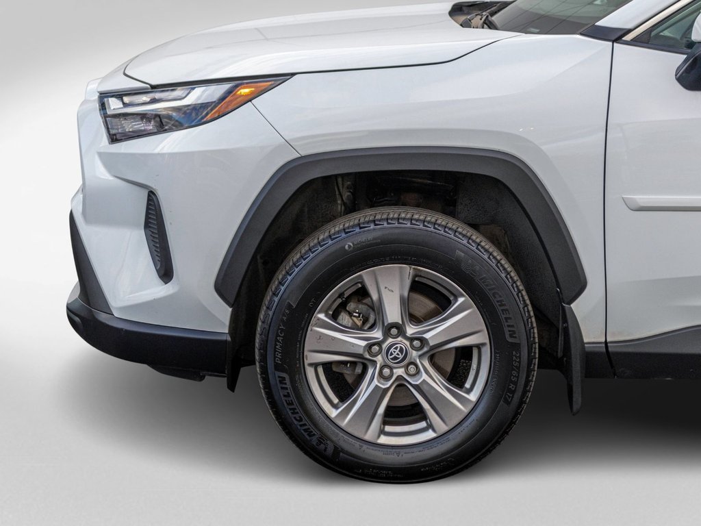 2023 Toyota RAV4 Hybride XLE AWD **TOIT+MAG+CAMÉRA+CARPLAY+ANDROID AUTO** in Saint-Jérôme, Quebec - 34 - w1024h768px