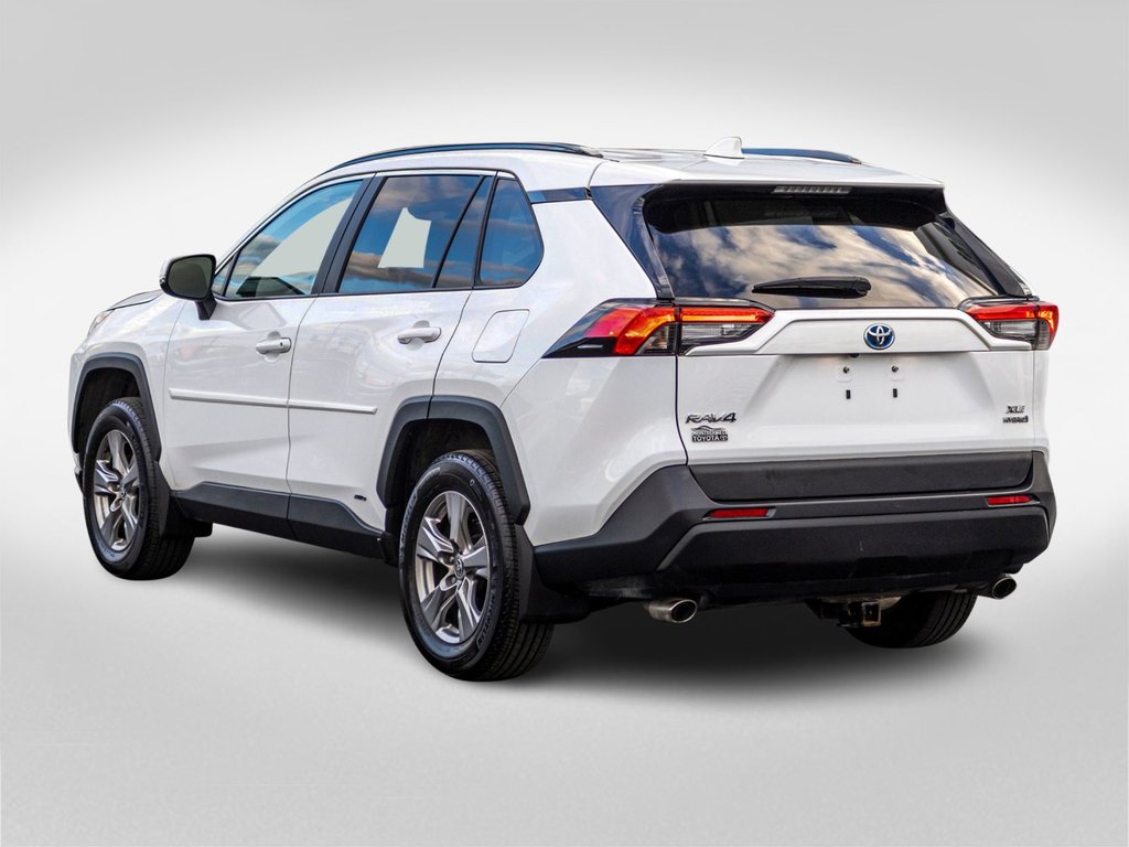 2023 Toyota RAV4 Hybride XLE AWD **TOIT+MAG+CAMÉRA+CARPLAY+ANDROID AUTO** in Saint-Jérôme, Quebec - 4 - w1024h768px