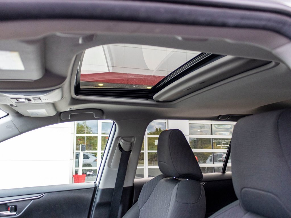 2023 Toyota RAV4 Hybride XLE AWD **TOIT+MAG+CAMÉRA+CARPLAY+ANDROID AUTO** in Saint-Jérôme, Quebec - 26 - w1024h768px
