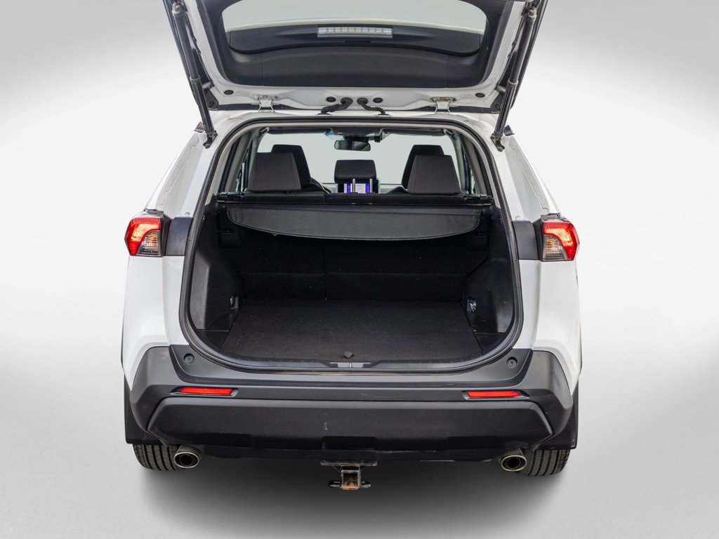 2023 Toyota RAV4 Hybride XLE AWD **TOIT+MAG+CAMÉRA+CARPLAY+ANDROID AUTO** in Saint-Jérôme, Quebec - 30 - w1024h768px