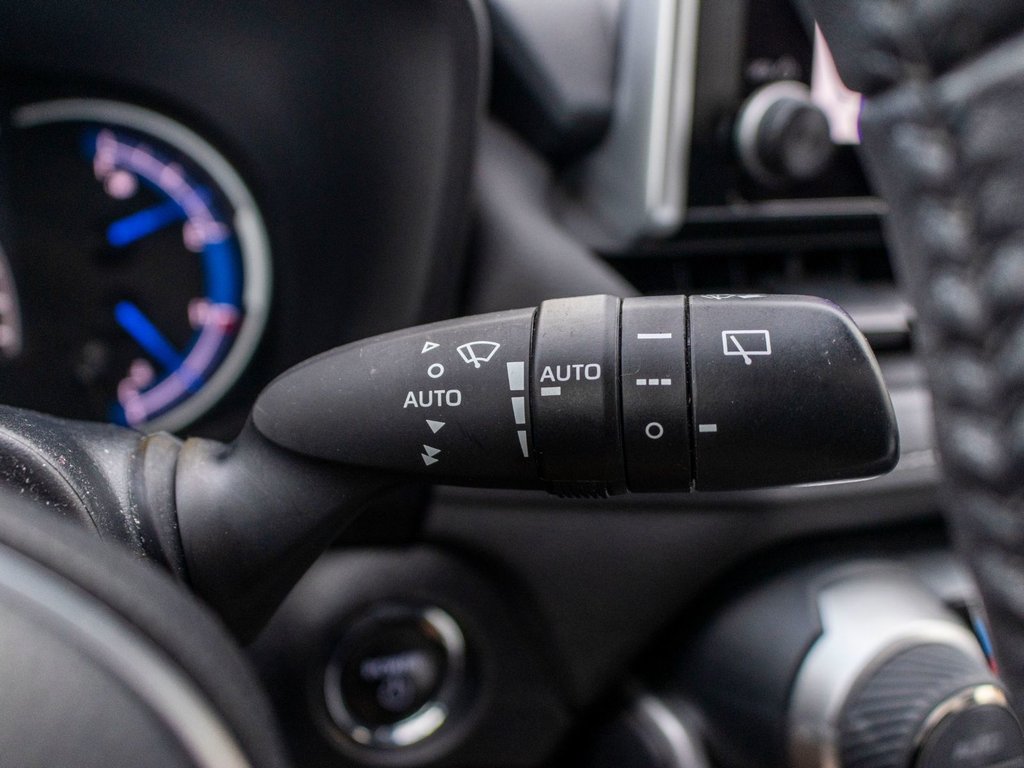 2023 Toyota RAV4 Hybride XLE AWD **TOIT+MAG+CAMÉRA+CARPLAY+ANDROID AUTO** in Saint-Jérôme, Quebec - 19 - w1024h768px