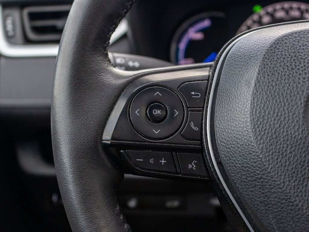 2023 Toyota RAV4 Hybride XLE AWD **TOIT+MAG+CAMÉRA+CARPLAY+ANDROID AUTO** in Saint-Jérôme, Quebec - 11 - w1024h768px