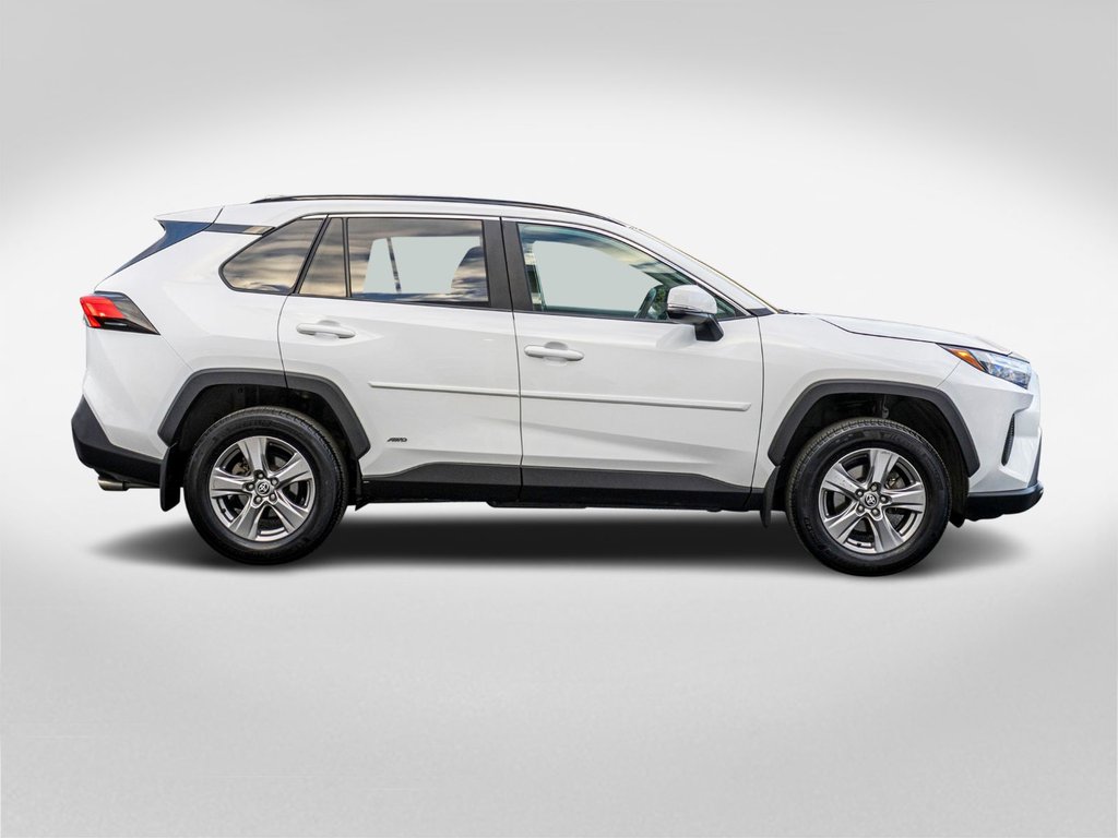 2023 Toyota RAV4 Hybride XLE AWD **TOIT+MAG+CAMÉRA+CARPLAY+ANDROID AUTO** in Saint-Jérôme, Quebec - 6 - w1024h768px