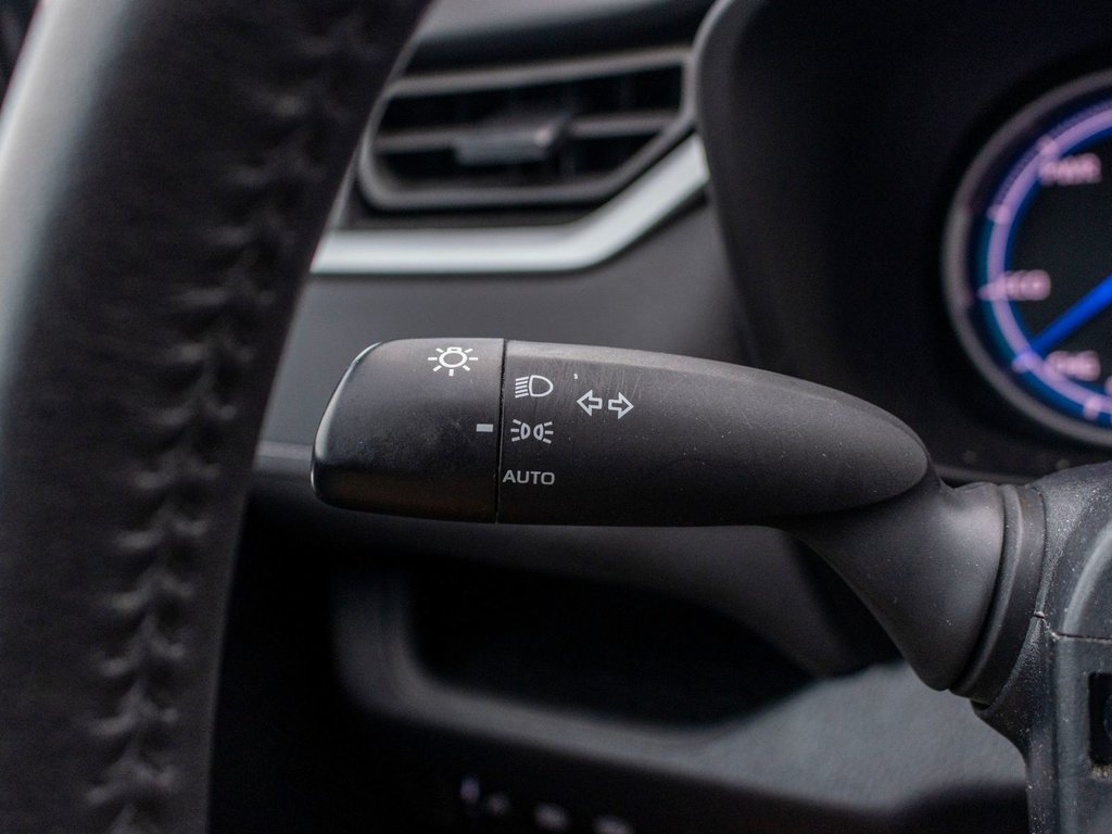 2023 Toyota RAV4 Hybride XLE AWD **TOIT+MAG+CAMÉRA+CARPLAY+ANDROID AUTO** in Saint-Jérôme, Quebec - 18 - w1024h768px