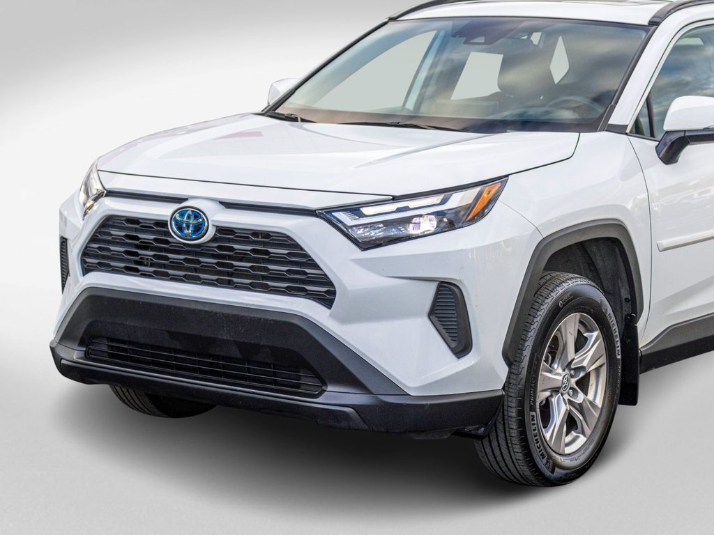2023 Toyota RAV4 Hybride XLE AWD **TOIT+MAG+CAMÉRA+CARPLAY+ANDROID AUTO** in Saint-Jérôme, Quebec - 33 - w1024h768px