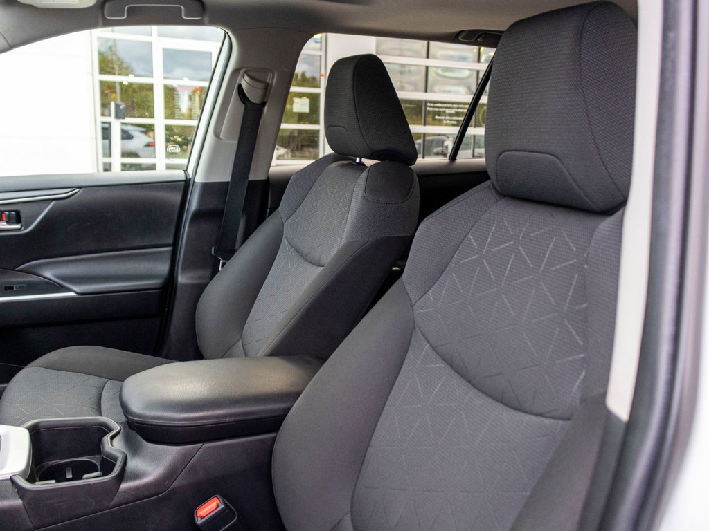 2023 Toyota RAV4 Hybride XLE AWD **TOIT+MAG+CAMÉRA+CARPLAY+ANDROID AUTO** in Saint-Jérôme, Quebec - 25 - w1024h768px