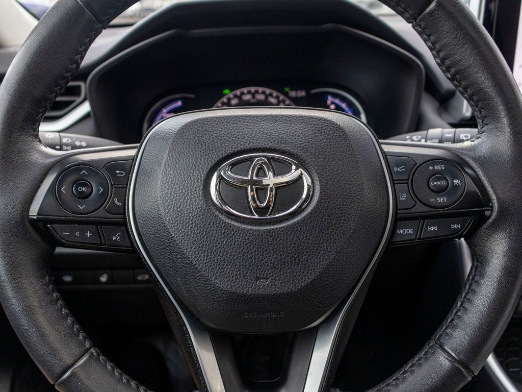 2023 Toyota RAV4 Hybride XLE AWD **TOIT+MAG+CAMÉRA+CARPLAY+ANDROID AUTO** in Saint-Jérôme, Quebec - 10 - w1024h768px