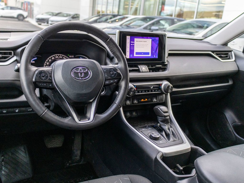 2023 Toyota RAV4 Hybride XLE AWD **TOIT+MAG+CAMÉRA+CARPLAY+ANDROID AUTO** in Saint-Jérôme, Quebec - 7 - w1024h768px