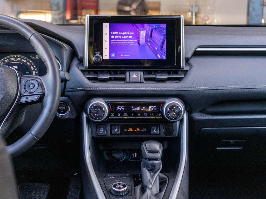 2024 Toyota RAV4 Hybride XLE **JAMAIS ACCIDENTÉ+TOIT+MAG+CARPLAY+CAMÉRA** in Saint-Jérôme, Quebec - 9 - w1024h768px