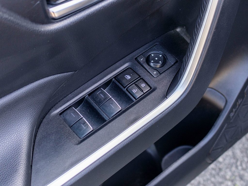 2024 Toyota RAV4 Hybride XLE **JAMAIS ACCIDENTÉ+TOIT+MAG+CARPLAY+CAMÉRA** in Saint-Jérôme, Quebec - 29 - w1024h768px