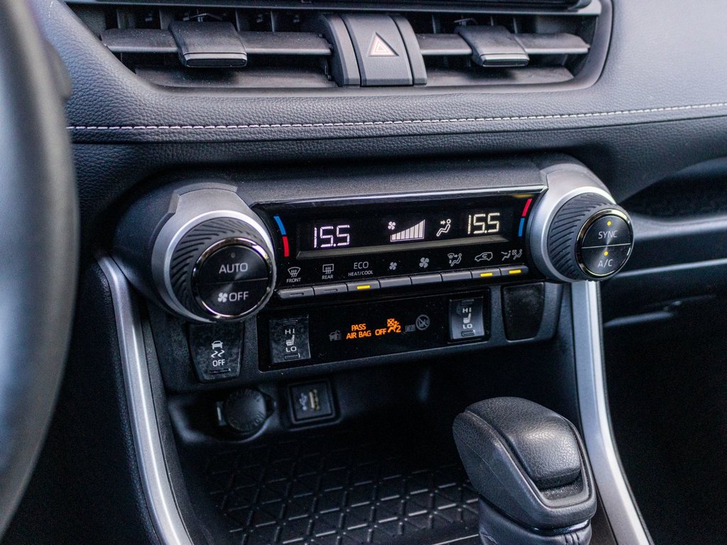 2024 Toyota RAV4 Hybride XLE **JAMAIS ACCIDENTÉ+TOIT+MAG+CARPLAY+CAMÉRA** in Saint-Jérôme, Quebec - 14 - w1024h768px