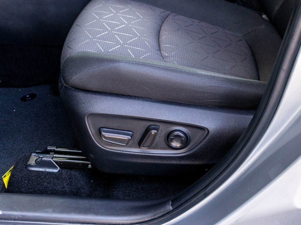 2024 Toyota RAV4 Hybride XLE **JAMAIS ACCIDENTÉ+TOIT+MAG+CARPLAY+CAMÉRA** in Saint-Jérôme, Quebec - 25 - w1024h768px