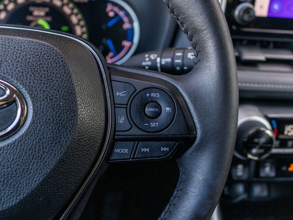 2024 Toyota RAV4 Hybride XLE **JAMAIS ACCIDENTÉ+TOIT+MAG+CARPLAY+CAMÉRA** in Saint-Jérôme, Quebec - 12 - w1024h768px