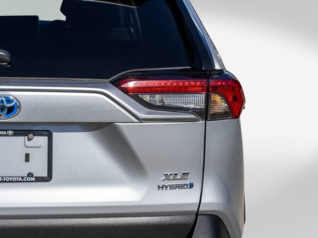 2024 Toyota RAV4 Hybride XLE **JAMAIS ACCIDENTÉ+TOIT+MAG+CARPLAY+CAMÉRA** in Saint-Jérôme, Quebec - 33 - w1024h768px