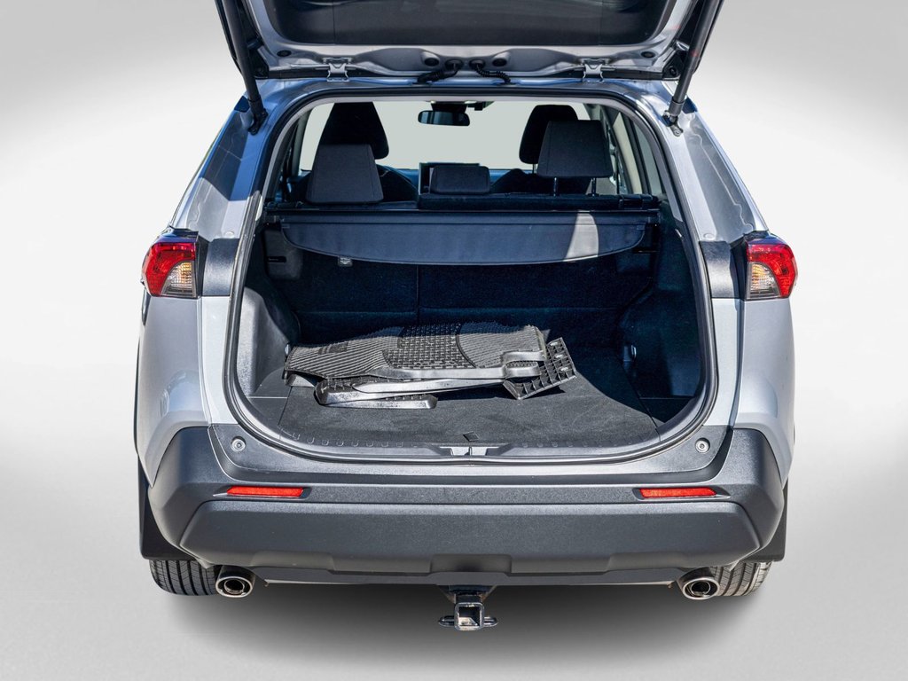 2024 Toyota RAV4 Hybride XLE **JAMAIS ACCIDENTÉ+TOIT+MAG+CARPLAY+CAMÉRA** in Saint-Jérôme, Quebec - 31 - w1024h768px