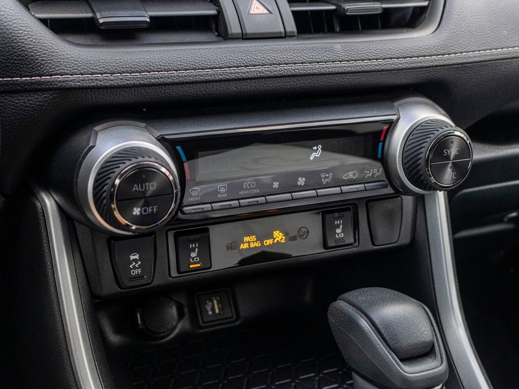 2025 Toyota RAV4 Hybride LE **JAMAIS ACCIDENTÉ+CAMÉRA+CARPLAY** in Saint-Jérôme, Quebec - 14 - w1024h768px