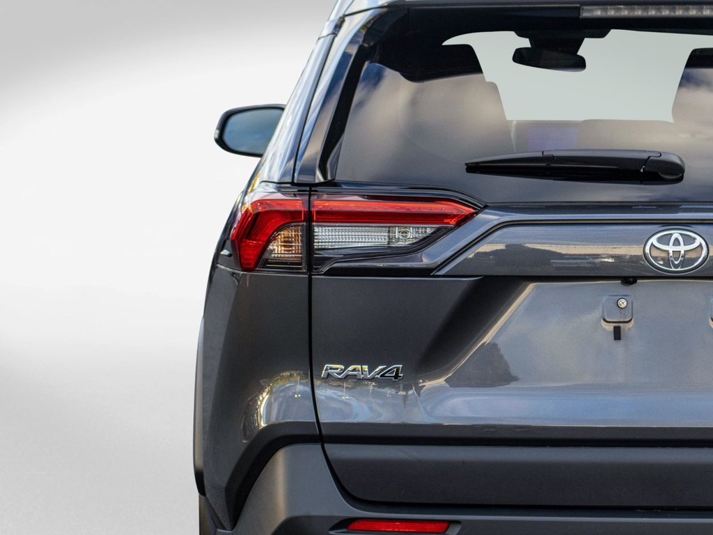 2025 Toyota RAV4 Hybride LE **JAMAIS ACCIDENTÉ+CAMÉRA+CARPLAY** in Saint-Jérôme, Quebec - 31 - w1024h768px