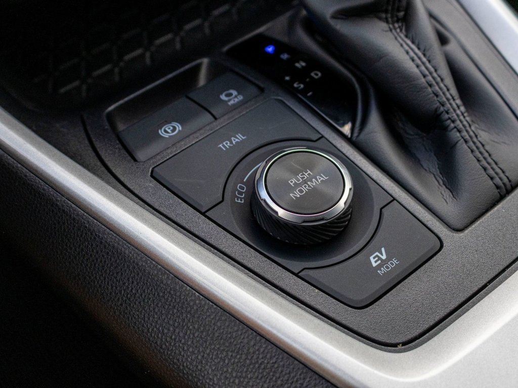 2025 Toyota RAV4 Hybride LE **JAMAIS ACCIDENTÉ+CAMÉRA+CARPLAY** in Saint-Jérôme, Quebec - 16 - w1024h768px