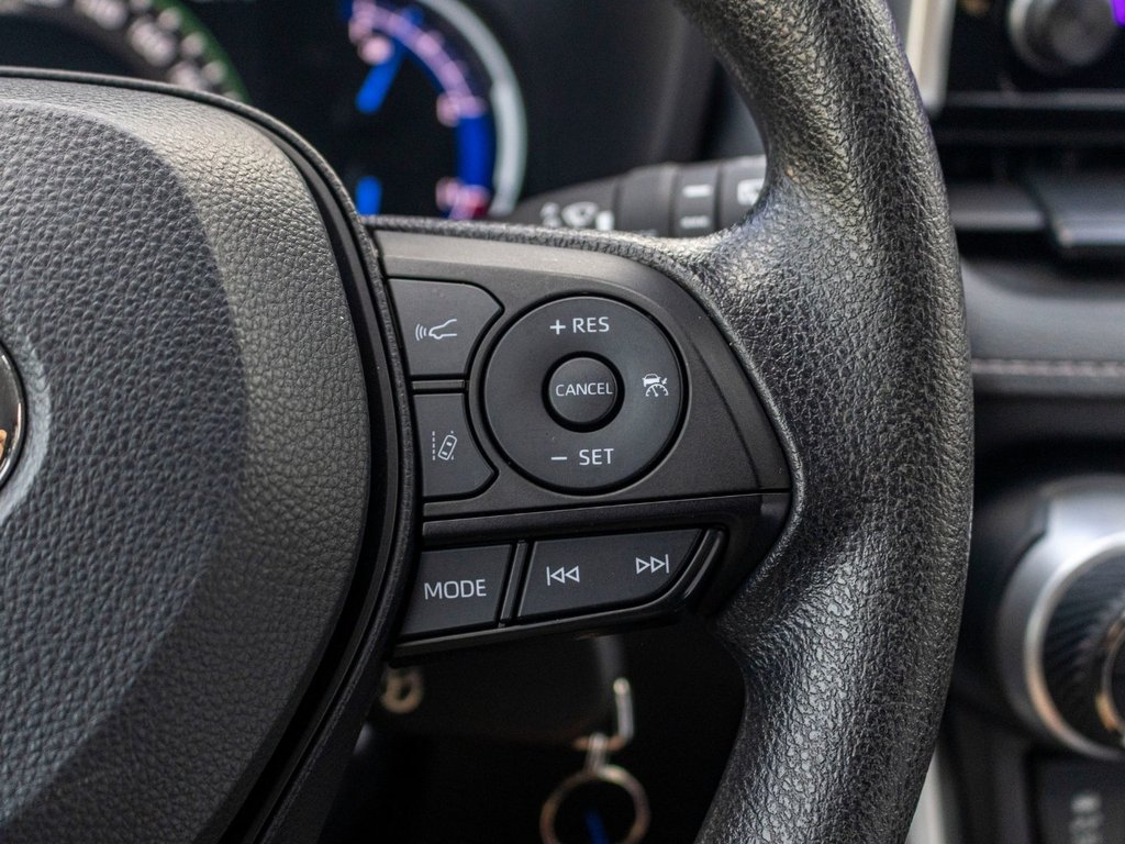 2025 Toyota RAV4 Hybride LE **JAMAIS ACCIDENTÉ+CAMÉRA+CARPLAY** in Saint-Jérôme, Quebec - 12 - w1024h768px