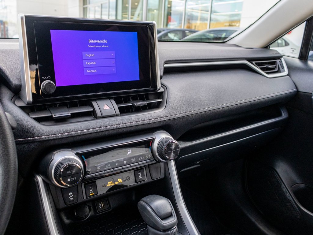 2025 Toyota RAV4 Hybride LE **JAMAIS ACCIDENTÉ+CAMÉRA+CARPLAY** in Saint-Jérôme, Quebec - 13 - w1024h768px