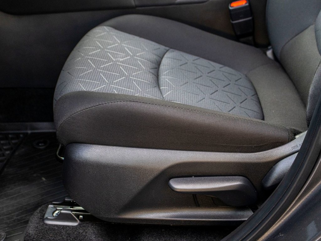2025 Toyota RAV4 Hybride LE **JAMAIS ACCIDENTÉ+CAMÉRA+CARPLAY** in Saint-Jérôme, Quebec - 25 - w1024h768px