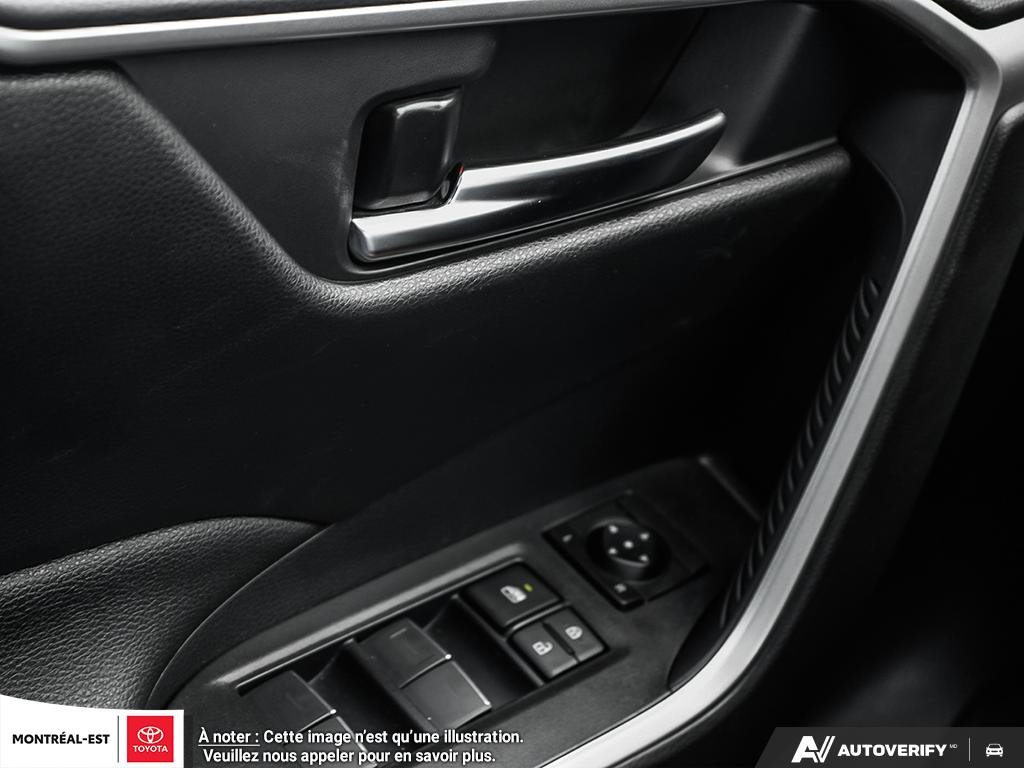 2025 Toyota RAV4 Plug-in Hybrid SE in Charlemagne, Quebec - 14 - w1024h768px