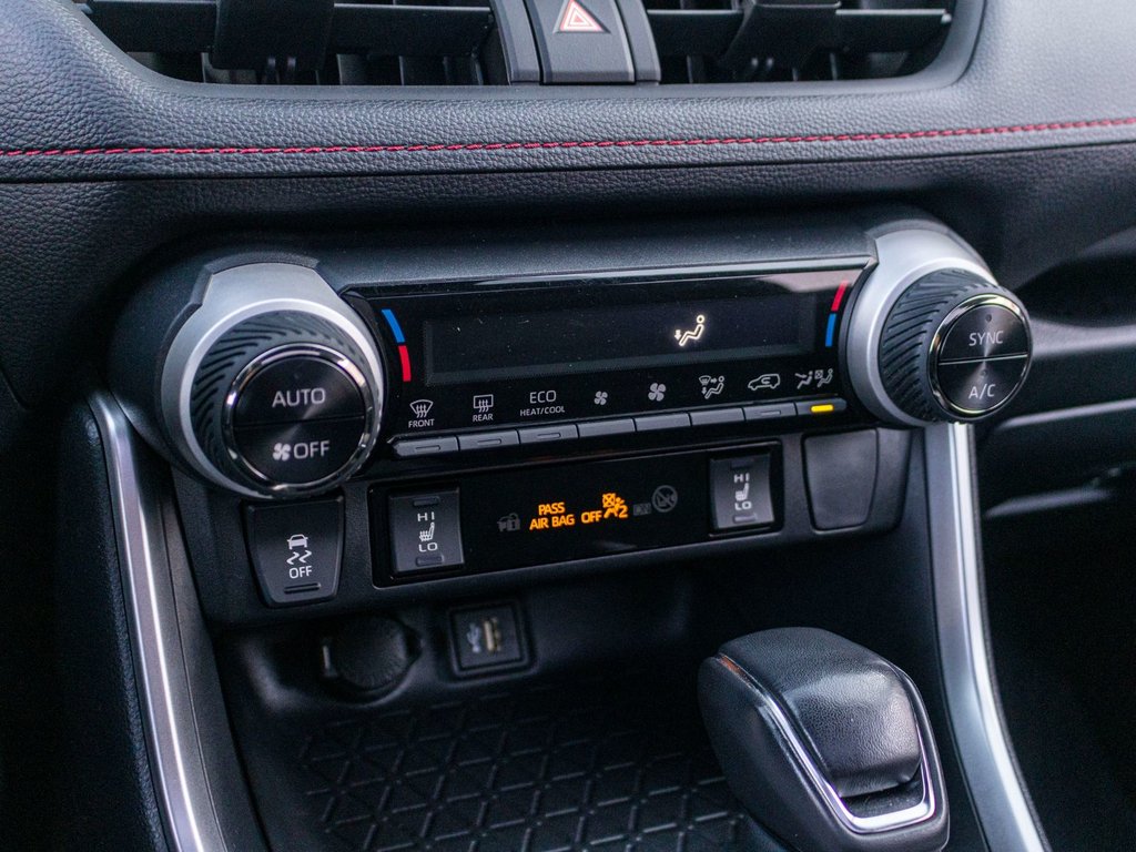 Toyota RAV4 Prime SE **HYBRIDE BRANCHABLE**JAMAIS ACCIDENTÉ** 2023 à Saint-Jérôme, Québec - 16 - w1024h768px