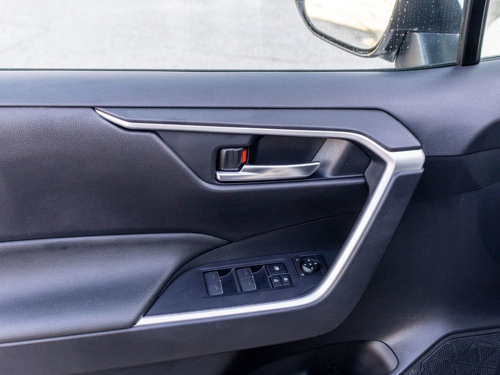 Toyota RAV4 Prime SE **HYBRIDE BRANCHABLE**JAMAIS ACCIDENTÉ** 2023 à Saint-Jérôme, Québec - 29 - w1024h768px