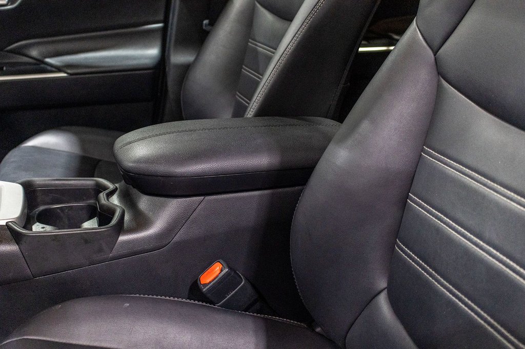 Toyota RAV4 XLE PREMIUM **JAMAIS ACCIDENTÉ+CUIR+TOIT+19PO** 2019 à Charlemagne, Québec - 27 - w1024h768px