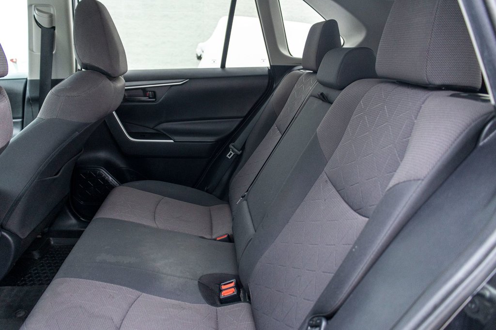 2019 Toyota RAV4 LE in Charlemagne, Quebec - 27 - w1024h768px