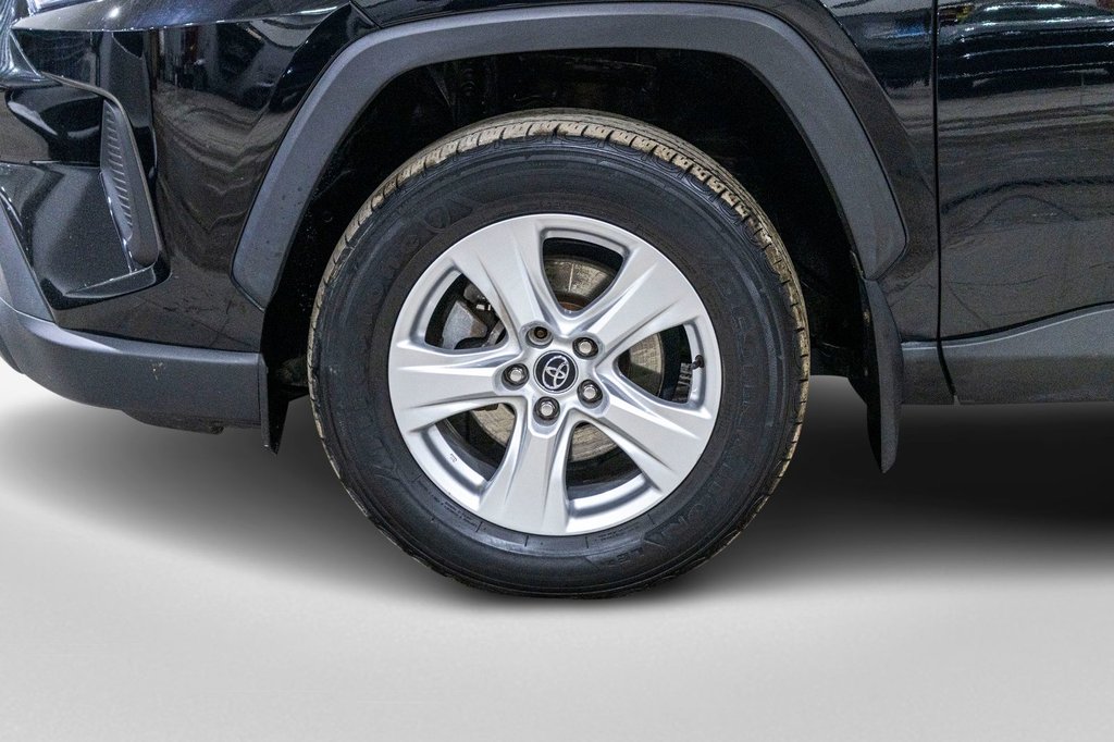 2019 Toyota RAV4 LE in Charlemagne, Quebec - 33 - w1024h768px