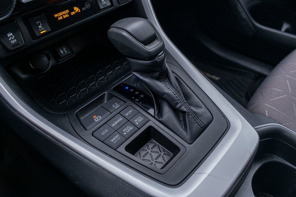 2019 Toyota RAV4 LE in Charlemagne, Quebec - 14 - w1024h768px