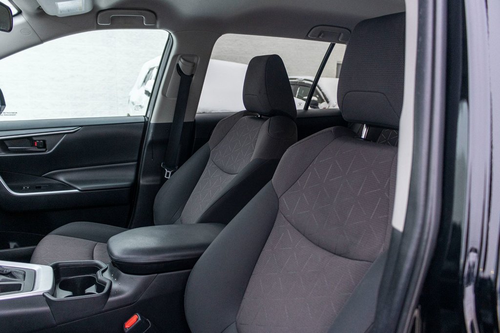 2019 Toyota RAV4 LE in Charlemagne, Quebec - 24 - w1024h768px