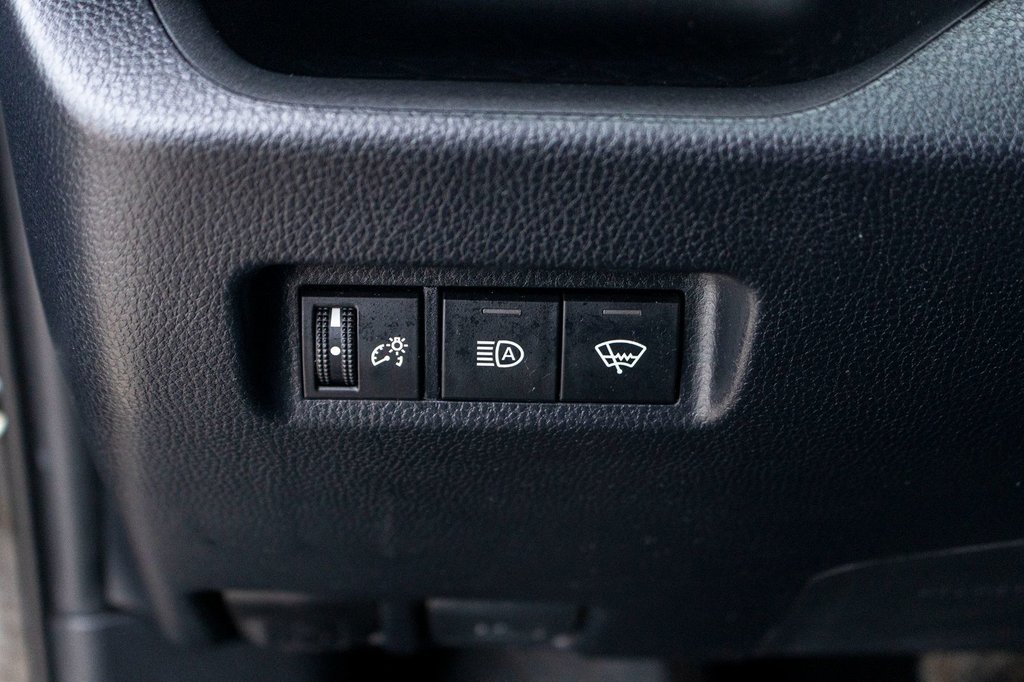 2019 Toyota RAV4 LE in Charlemagne, Quebec - 20 - w1024h768px