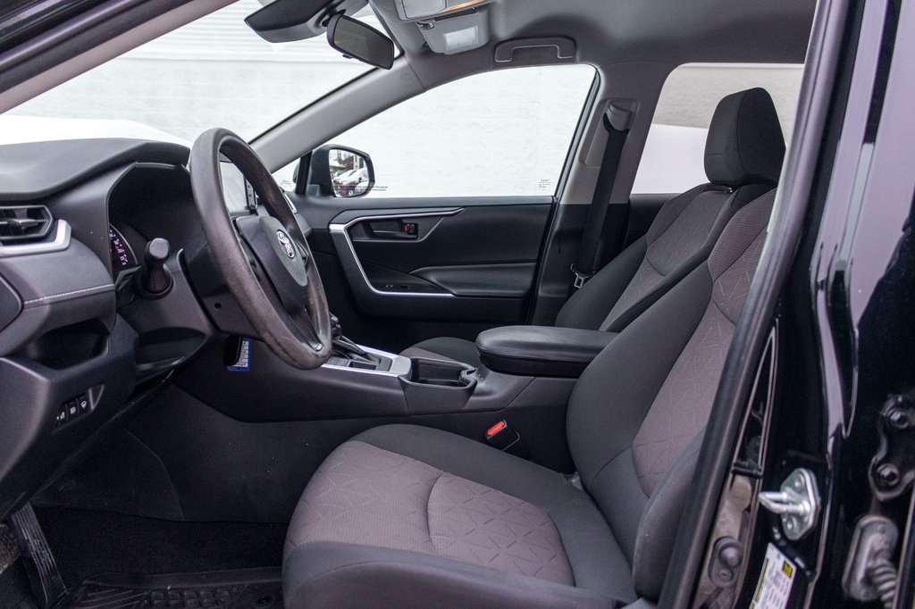 2019 Toyota RAV4 LE in Charlemagne, Quebec - 22 - w1024h768px