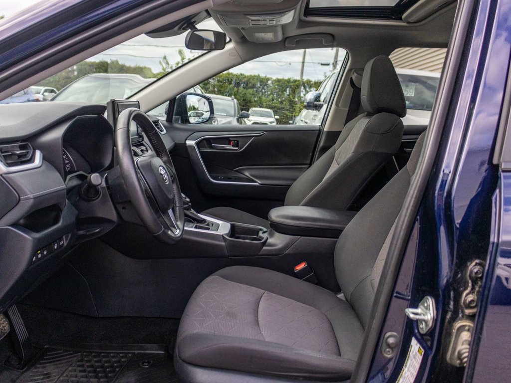 Toyota RAV4 XLE**JAMAIS ACCIDENTÉ + TOIT + CAM DE RECUL + MAGS 2019 à Saint-Jérôme, Québec - 24 - w1024h768px