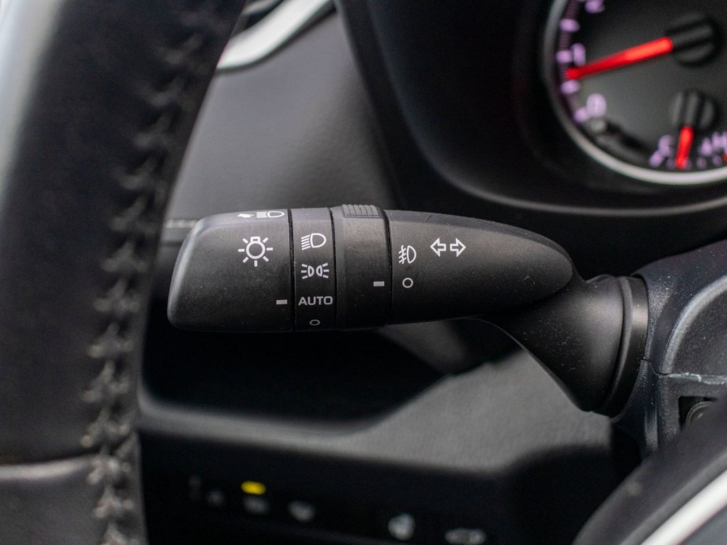 Toyota RAV4 XLE**JAMAIS ACCIDENTÉ + TOIT + CAM DE RECUL + MAGS 2019 à Saint-Jérôme, Québec - 19 - w1024h768px