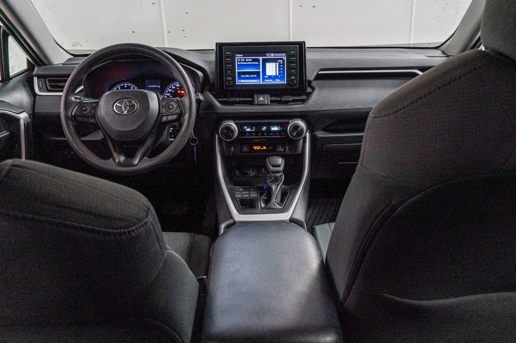 2020 Toyota RAV4 LE AWD+CAMERA+SIÈGES CHAUFFANTS+CARPLAY in Charlemagne, Quebec - 18 - w1024h768px