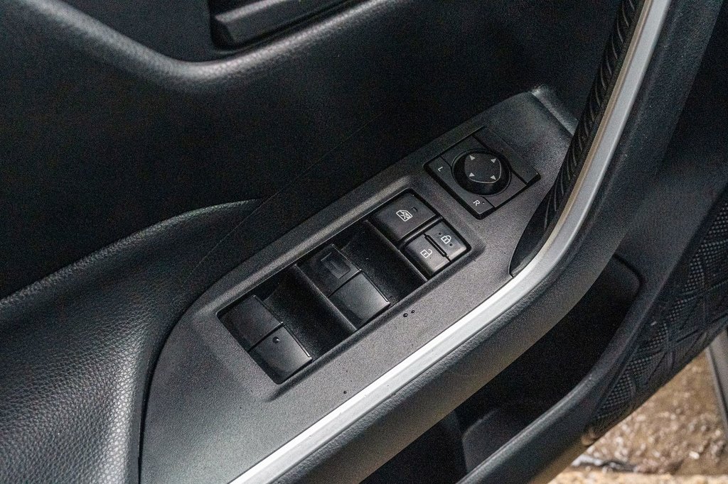 Toyota RAV4 LE AWD **JAMAIS ACCIDENTÉ+CARPLAY+CAMÉRA** 2020 à Charlemagne, Québec - 9 - w1024h768px