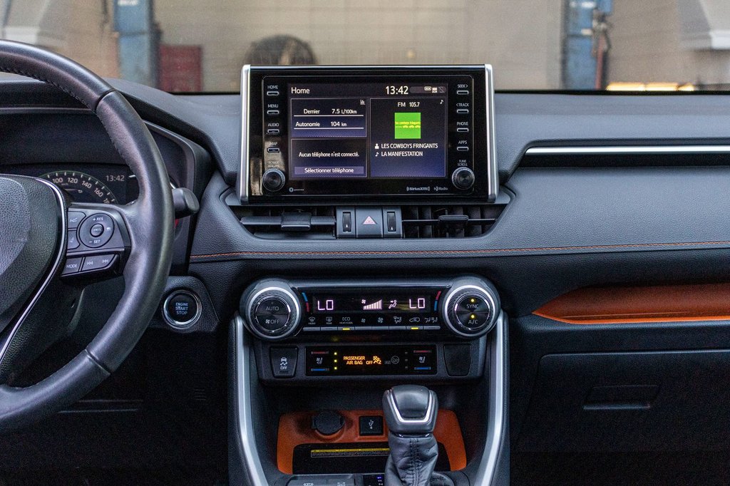 2020 Toyota RAV4 TRAIL **JAMAIS ACCIDENTÉ+CUIR+TOIT+19PO+3500LBS** in Charlemagne, Quebec - 9 - w1024h768px