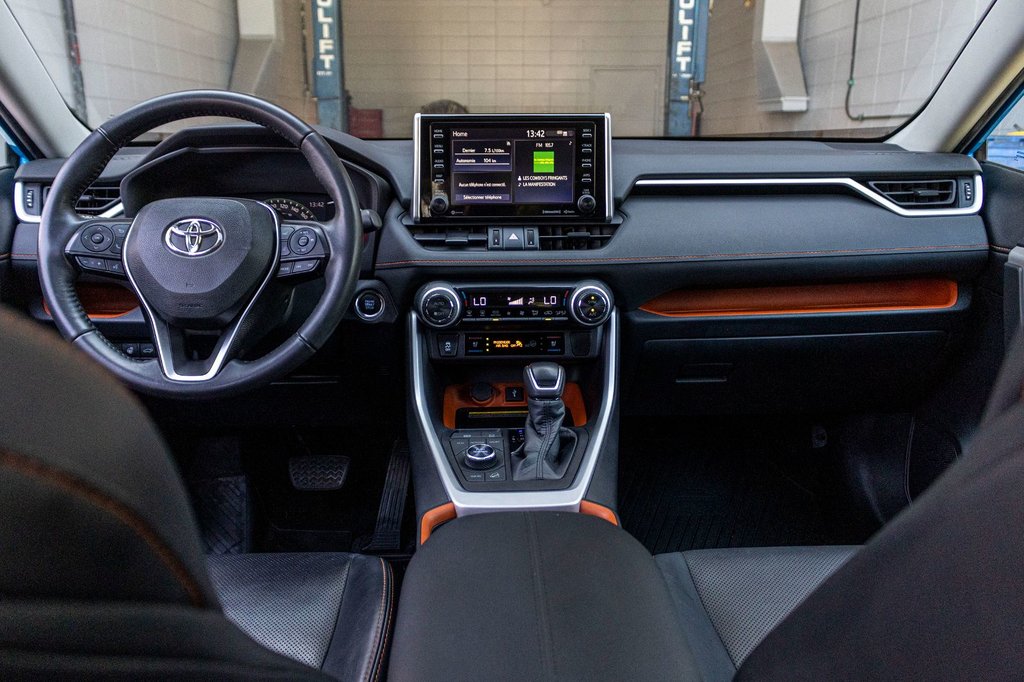 2020 Toyota RAV4 TRAIL **JAMAIS ACCIDENTÉ+CUIR+TOIT+19PO+3500LBS** in Charlemagne, Quebec - 23 - w1024h768px