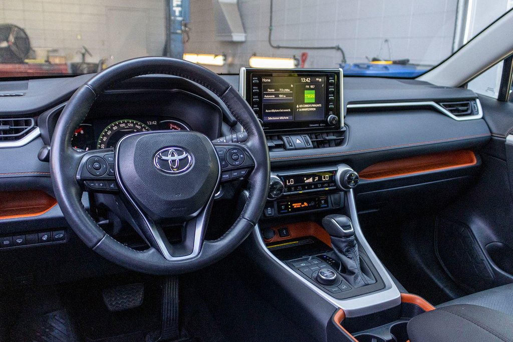 2020 Toyota RAV4 TRAIL **JAMAIS ACCIDENTÉ+CUIR+TOIT+19PO+3500LBS** in Charlemagne, Quebec - 7 - w1024h768px