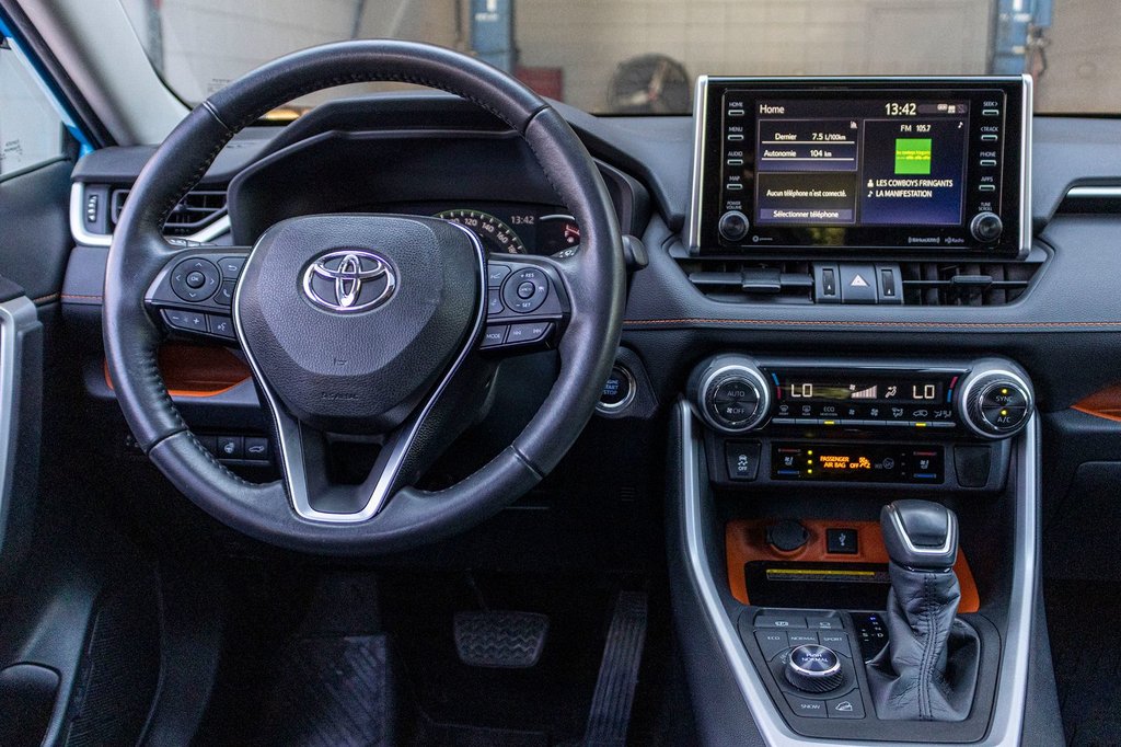 2020 Toyota RAV4 TRAIL **JAMAIS ACCIDENTÉ+CUIR+TOIT+19PO+3500LBS** in Charlemagne, Quebec - 8 - w1024h768px