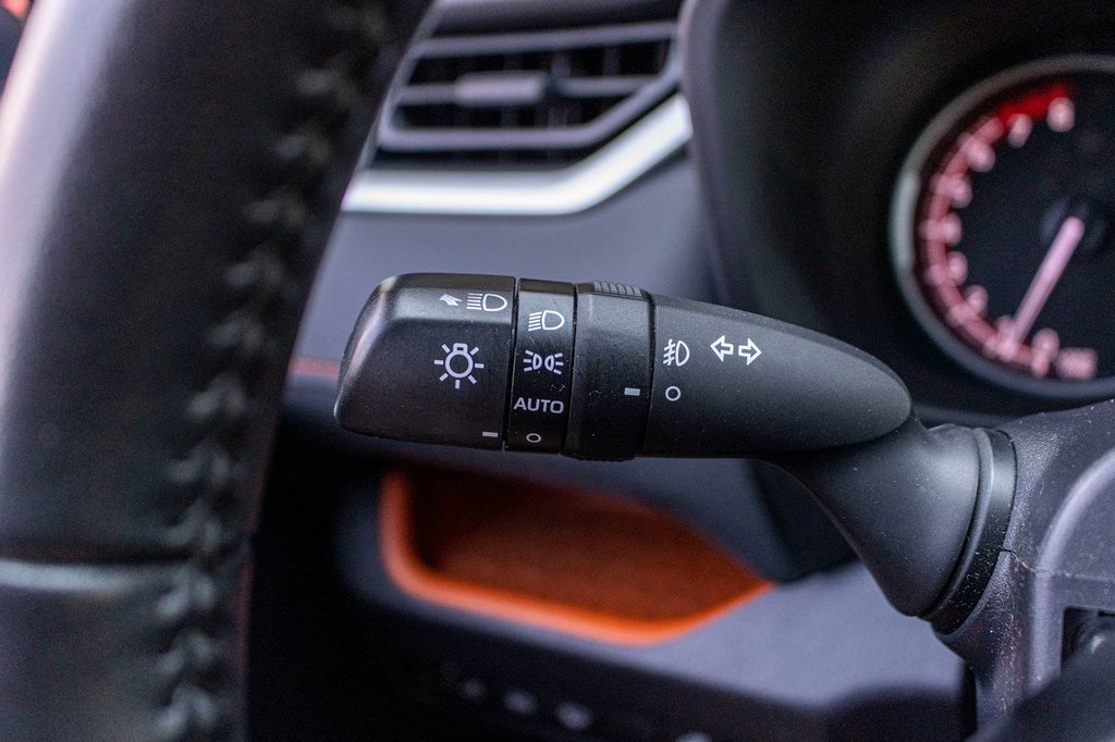 2020 Toyota RAV4 TRAIL **JAMAIS ACCIDENTÉ+CUIR+TOIT+19PO+3500LBS** in Charlemagne, Quebec - 19 - w1024h768px