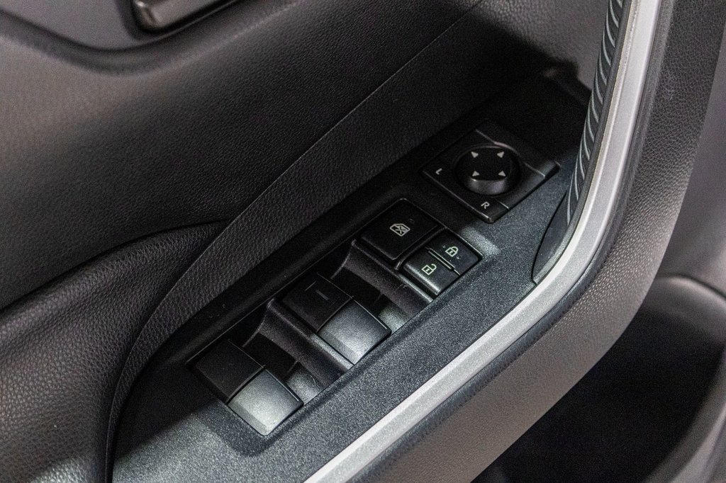 Toyota RAV4 LE **JAMAIS ACCIDENTÉ+CAMÉRA+CARPLAY** 2020 à Saint-Jérôme, Québec - 25 - w1024h768px