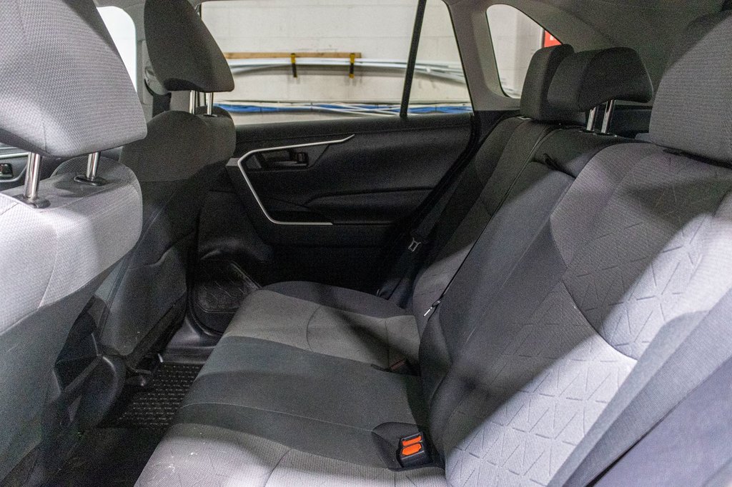 Toyota RAV4 LE **JAMAIS ACCIDENTÉ+CAMÉRA+CARPLAY** 2020 à Saint-Jérôme, Québec - 26 - w1024h768px