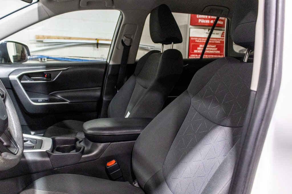 Toyota RAV4 LE **JAMAIS ACCIDENTÉ+CAMÉRA+CARPLAY** 2020 à Saint-Jérôme, Québec - 23 - w1024h768px