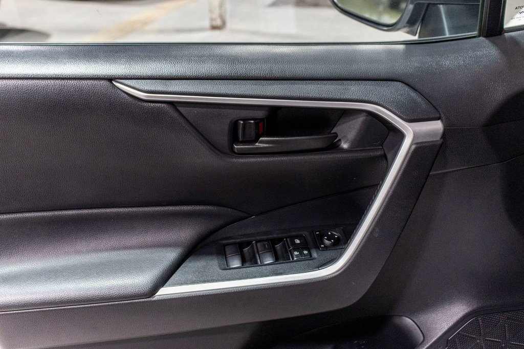 Toyota RAV4 LE **JAMAIS ACCIDENTÉ+CAMÉRA+CARPLAY** 2020 à Saint-Jérôme, Québec - 24 - w1024h768px